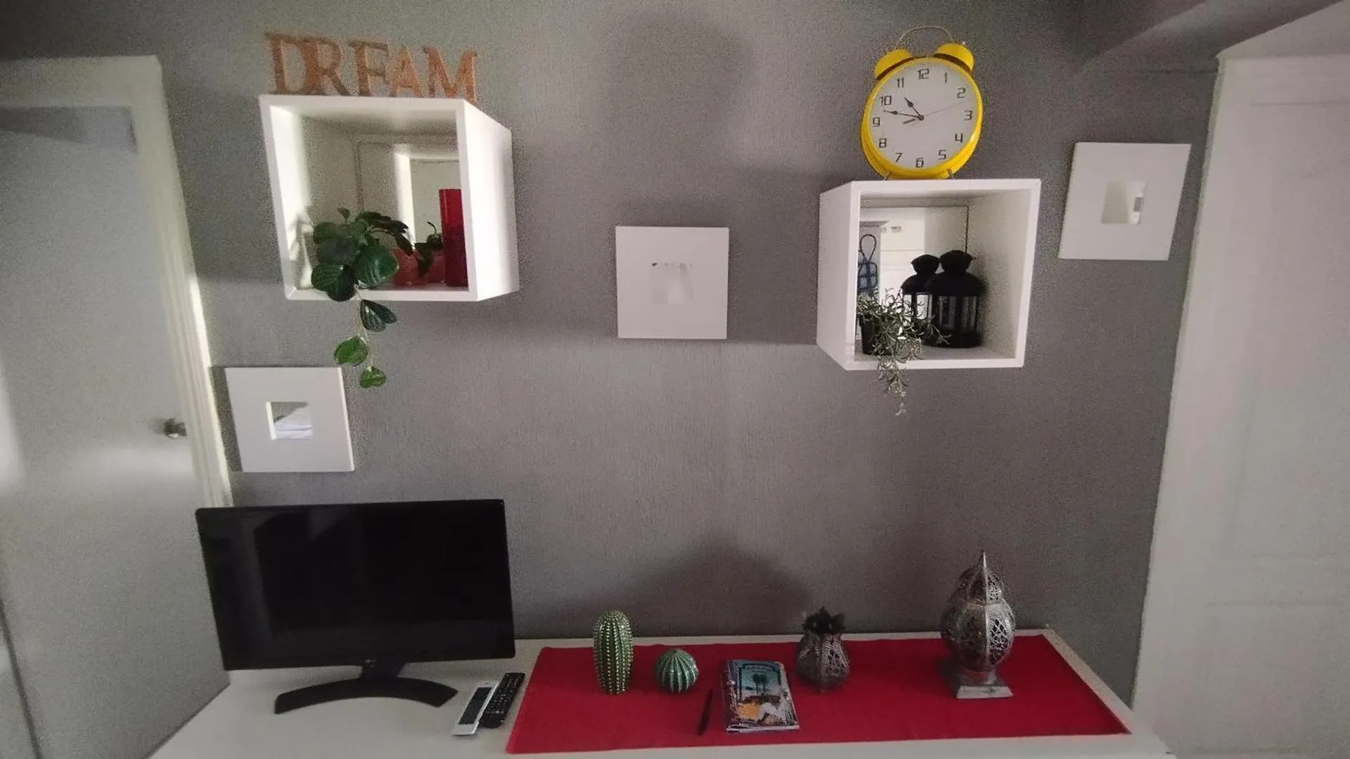 Apartamento 1 Dormitorio Y Salon Con Sofa Cama Bien Comunicado Con El Centro Seville