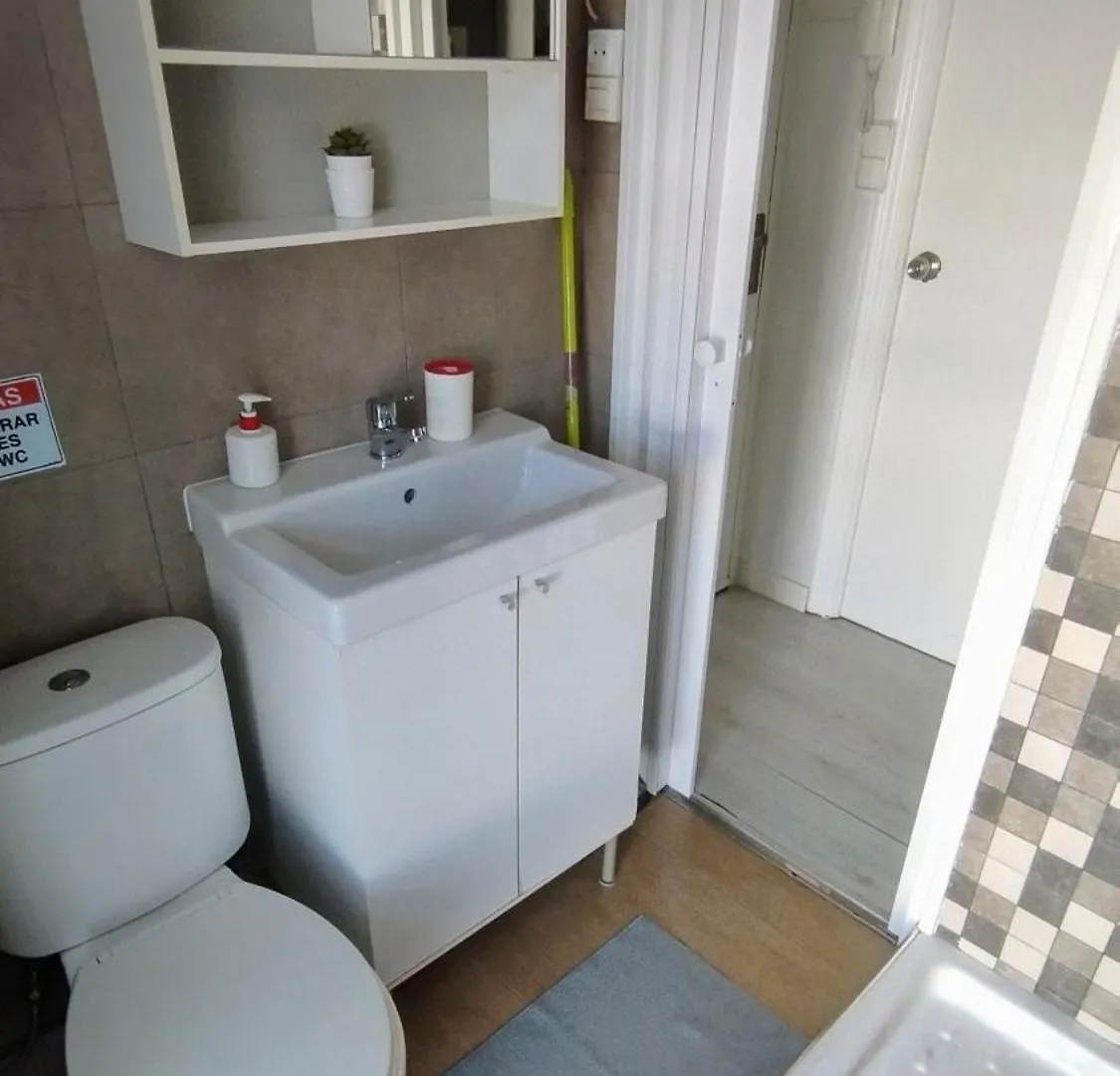 Apartamento 1 Dormitorio Y Salon Con Sofa Cama Bien Comunicado Con El Centro Seville